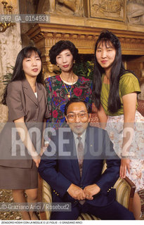 Venezia,1988.Ritratto del proprietario dellHotel Hoshipiù antico del Giappone, Zengoro Hoshi,insieme a moglie e figlie,allHotel Danieli. Hotel Giappone proprietario.Venice,1988. Portrait of the Zengoro Hoshi, hotel HOSHI owner, with his family at Hotel Danieli ©Graziano Arici/Rosebud2