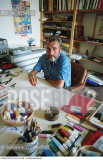 Aquileia (Udine),1987.Ritratto del disegnatore e fumettista Francesco Tullio Altan alias Altan nel suo studio. Satira,fumettista, disegnatore, sceneggiatore e autore satirico ritratto disegno fumetto Pimpa.Venice,1987. Portrait of the Francesco Tullio Altan alias Altan, draftsman cartoonist comic strip, artist and satirist in hi studio  ©Graziano Arici/Rosebud2