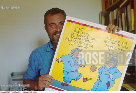 Aquileia (Udine),1987.Ritratto del disegnatore e fumettista Francesco Tullio Altan alias Altan. Satira,fumettista, disegnatore, sceneggiatore e autore satirico ritratto disegno fumetto Pimpa Cipputi.Venice,1987. Portrait of the Francesco Tullio Altan alias Altan, draftsman cartoonist comic strip, artist and satirist  ©Graziano Arici/Rosebud2