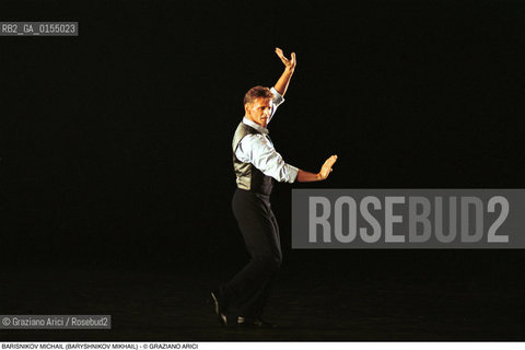 Venezia, 1997.Ritratto del ballerino e coreografo Michail Barisnikov (Mikhail Baryshnikov). Danza ballerino ritratto ponte.Venice, 1997. Portrait of the dancer and coreographer  Michail Barisnikov (Mikhail Baryshnikov) ©Graziano Arici/Rosebud2