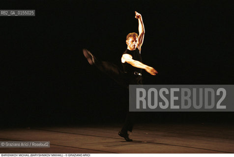 Venezia, 1997.Ritratto del ballerino e coreografo Michail Barisnikov (Mikhail Baryshnikov). Danza ballerino ritratto ponte.Venice, 1997. Portrait of the dancer and coreographer  Michail Barisnikov (Mikhail Baryshnikov) ©Graziano Arici/Rosebud2