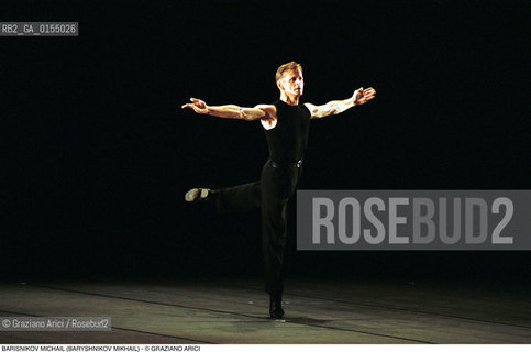 Venezia, 1997.Ritratto del ballerino e coreografo Michail Barisnikov (Mikhail Baryshnikov). Danza ballerino ritratto ponte.Venice, 1997. Portrait of the dancer and coreographer  Michail Barisnikov (Mikhail Baryshnikov) ©Graziano Arici/Rosebud2