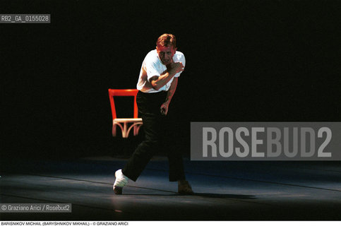 Venezia, 1997.Ritratto del ballerino e coreografo Michail Barisnikov (Mikhail Baryshnikov). Danza ballerino ritratto ponte.Venice, 1997. Portrait of the dancer and coreographer  Michail Barisnikov (Mikhail Baryshnikov) ©Graziano Arici/Rosebud2