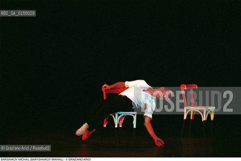Venezia, 1997.Ritratto del ballerino e coreografo Michail Barisnikov (Mikhail Baryshnikov). Danza ballerino ritratto ponte.Venice, 1997. Portrait of the dancer and coreographer  Michail Barisnikov (Mikhail Baryshnikov) ©Graziano Arici/Rosebud2