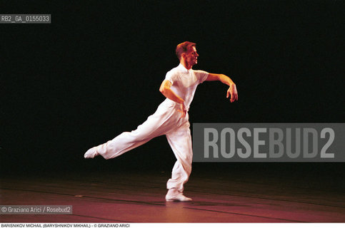 Venezia, 1997.Ritratto del ballerino e coreografo Michail Barisnikov (Mikhail Baryshnikov). Danza ballerino ritratto ponte.Venice, 1997. Portrait of the dancer and coreographer  Michail Barisnikov (Mikhail Baryshnikov) ©Graziano Arici/Rosebud2
