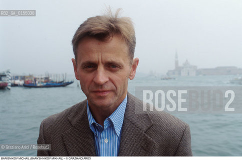 Venezia, 1997.Ritratto del ballerino e coreografo Michail Barisnikov (Mikhail Baryshnikov). Danza ballerino ritratto ponte.Venice, 1997. Portrait of the dancer and coreographer  Michail Barisnikov (Mikhail Baryshnikov) ©Graziano Arici/Rosebud2