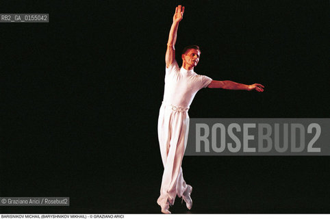 Venezia, 1997.Ritratto del ballerino e coreografo Michail Barisnikov (Mikhail Baryshnikov). Danza ballerino ritratto ponte.Venice, 1997. Portrait of the dancer and coreographer  Michail Barisnikov (Mikhail Baryshnikov) ©Graziano Arici/Rosebud2