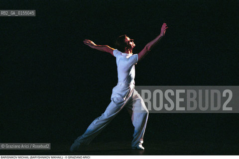 Venezia, 1997.Ritratto del ballerino e coreografo Michail Barisnikov (Mikhail Baryshnikov). Danza ballerino ritratto ponte.Venice, 1997. Portrait of the dancer and coreographer  Michail Barisnikov (Mikhail Baryshnikov) ©Graziano Arici/Rosebud2