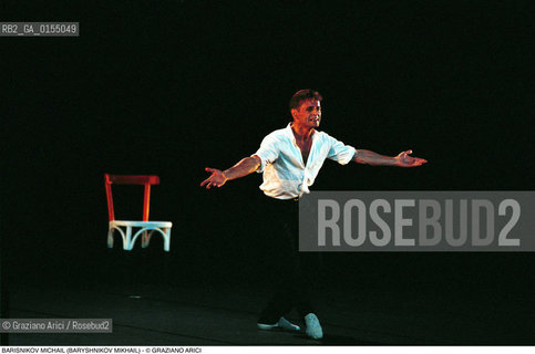Venezia, 1997.Ritratto del ballerino e coreografo Michail Barisnikov (Mikhail Baryshnikov). Danza ballerino ritratto ponte.Venice, 1997. Portrait of the dancer and coreographer  Michail Barisnikov (Mikhail Baryshnikov) ©Graziano Arici/Rosebud2