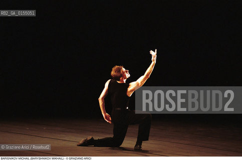 Venezia, 1997.Ritratto del ballerino e coreografo Michail Barisnikov (Mikhail Baryshnikov). Danza ballerino ritratto ponte.Venice, 1997. Portrait of the dancer and coreographer  Michail Barisnikov (Mikhail Baryshnikov) ©Graziano Arici/Rosebud2
