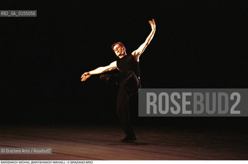 Venezia, 1997.Ritratto del ballerino e coreografo Michail Barisnikov (Mikhail Baryshnikov). Danza ballerino ritratto ponte.Venice, 1997. Portrait of the dancer and coreographer  Michail Barisnikov (Mikhail Baryshnikov) ©Graziano Arici/Rosebud2