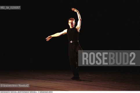Venezia, 1997.Ritratto del ballerino e coreografo Michail Barisnikov (Mikhail Baryshnikov). Danza ballerino ritratto ponte.Venice, 1997. Portrait of the dancer and coreographer  Michail Barisnikov (Mikhail Baryshnikov) ©Graziano Arici/Rosebud2
