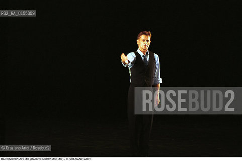 Venezia, 1997.Ritratto del ballerino e coreografo Michail Barisnikov (Mikhail Baryshnikov). Danza ballerino ritratto ponte.Venice, 1997. Portrait of the dancer and coreographer  Michail Barisnikov (Mikhail Baryshnikov) ©Graziano Arici/Rosebud2