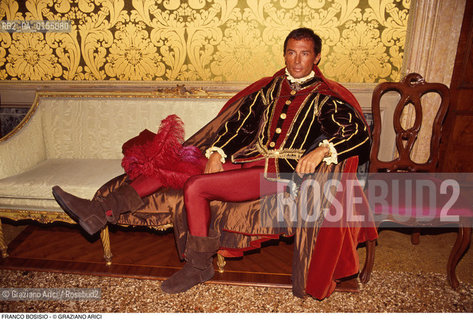 Venezia, 1996.Ritratto del manager Franco Bosisio,vice presidente SMH Holding(Swatch), in costume.Economia manager orologio costume maschera.Venice, 1996. Portrait of the manager Franco Bosisio with a costume ©Graziano Arici/Rosebud2