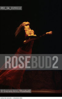 -Venezia,1996.Gran Teatro La Fenice. Carolyn Carlson nel balletto Solò, coreografia di Carolyn Carlson, ritratto Danza Balletto coreografa Carlson solo -Venice,1996.Gran Teatro La Fenice. The dancer and choreographer Carolyn Carlson during the ballett Solò by Carolyn Carlson, contemporary dance choreographer ©Graziano Arici/Rosebud2 .La cessione dei diritti di questa immagine si intende per quanto di nostra competenza. Non comprende invece le eventuali spese  relative a diritti che potranno essere richiesti dagli Enti o persone fisiche cui appartengono eventualmente i soggetti  ripresi. Tali costi, ove necessari, e l’espletamento di qualsivoglia pratica di richiesta di concessione del permesso di pubblicazione sono esclusivamente a carico e a cura del soggetto acquirente di questa immagine.