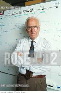 Trieste,1994.Luigi Luca Cavalli-Sforza, genetista e scienziato,professore emerito allUniversità di Stanford,antropologo e accademico dei Lincei.Scienza Genetica antropologia ritratto scienziatom -Trieste,1994.Portrait of Luigi Luca Cavalli-Sforza, population geneticist and professor at Stanford University ©Graziano Arici/Rosebud2