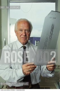 Trieste,1994.Luigi Luca Cavalli-Sforza, genetista e scienziato,professore emerito allUniversità di Stanford,antropologo e accademico dei Lincei.Scienza Genetica antropologia ritratto scienziatom -Trieste,1994.Portrait of Luigi Luca Cavalli-Sforza, population geneticist and professor at Stanford University ©Graziano Arici/Rosebud2