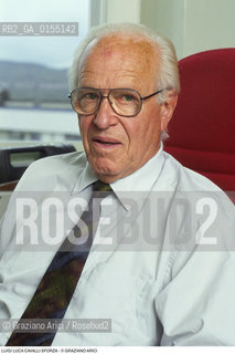 Trieste,1994.Luigi Luca Cavalli-Sforza, genetista e scienziato,professore emerito allUniversità di Stanford,antropologo e accademico dei Lincei.Scienza Genetica antropologia ritratto scienziatom -Trieste,1994.Portrait of Luigi Luca Cavalli-Sforza, population geneticist and professor at Stanford University ©Graziano Arici/Rosebud2