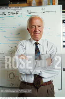 Trieste,1994.Luigi Luca Cavalli-Sforza, genetista e scienziato,professore emerito allUniversità di Stanford,antropologo e accademico dei Lincei.Scienza Genetica antropologia ritratto scienziatom -Trieste,1994.Portrait of Luigi Luca Cavalli-Sforza, population geneticist and professor at Stanford University ©Graziano Arici/Rosebud2