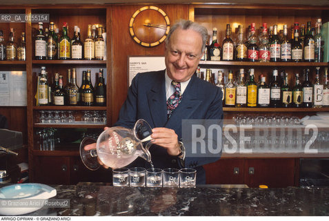 Venezia,1996.Ritratto di Arrigo Cipriani, ristoratore e proprietario dellHarrys Bar allinterno del suo ristorante. Venezia Harrys bar storico bar ristoratore ristorazione ritratto prodotti cocktail Bellini catering-Venice,1996.Portrait of restaurateur Arrigo Cipriani, owner of Harrys Bar,in his restaurant  ©Graziano Arici/Rosebud2