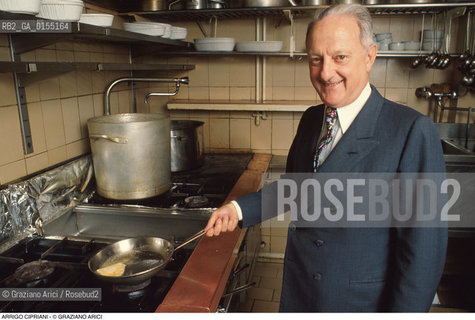 Venezia,1996.Ritratto di Arrigo Cipriani, ristoratore e proprietario dellHarrys Bar allinterno del suo ristorante. Venezia Harrys bar storico bar ristoratore ristorazione ritratto -Venice,1996.Portrait of restaurateur Arrigo Cipriani, owner of Harrys Bar,in his restaurant  ©Graziano Arici/Rosebud2