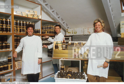Venezia,1996.Ritratto di Tommasina Cipriani, moglie del ristoratore e proprietario dellHarrys Bar, allinterno dell Harrys dolci. Venezia Harrys bar storico bar ristoratore ristorazione ritratto dolci dolciario-Venice,1996. Portrait of Tommasina Cipriani, wife of the restaurateur Arrigo Cipriani, owner of Harrys Bar,in the interior of Harrys dolci ©Graziano Arici/Rosebud2