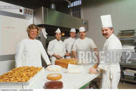 Venezia,1996.Ritratto di Tommasina Cipriani, moglie del ristoratore e proprietario dellHarrys Bar, allinterno dell Harrys dolci. Venezia Harrys bar storico bar ristoratore ristorazione ritratto dolci dolciario-Venice,1996. Portrait of Tommasina Cipriani, wife of the restaurateur Arrigo Cipriani, owner of Harrys Bar,in the interior of Harrys dolci ©Graziano Arici/Rosebud2
