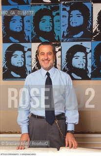 Venezia,1996.Ritratto di Attilio Codognato, collezionista e critico darte in casa sua vicino ad unopera di Andy Warhol. Arte critico art opera.Venice,1996.Portrait of the critic and art collector Attilio Codognato at home near a work of Andy Warhol ©Graziano Arici/Rosebud2