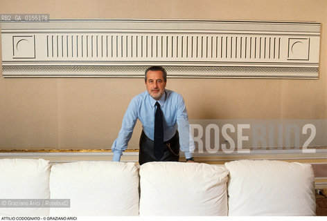 Venezia,1996.Ritratto di Attilio Codognato, collezionista e critico darte in casa sua vicino ad unopera di Roy Lichtenstein. Arte critico art opera quadro.Venice,1996.Portrait of the critic and art collector Attilio Codognato at home near a work of Roy Lichtenstein ©Graziano Arici/Rosebud2
