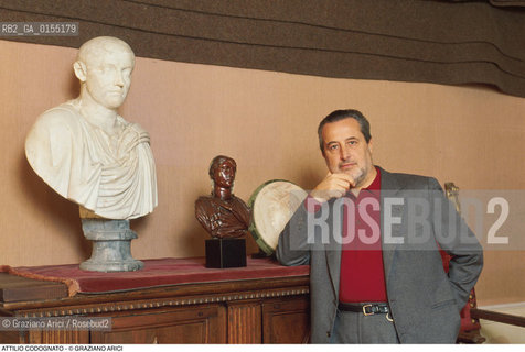 Venezia,1996.Ritratto di Attilio Codognato, collezionista e critico darte in casa sua. Arte critico art busti antichi.Venice,1996.Portrait of the critic and art collector Attilio Codognato at home ©Graziano Arici/Rosebud2