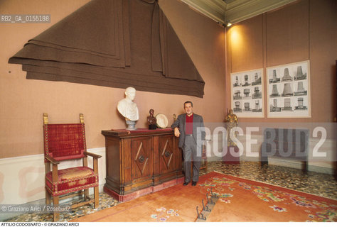 Venezia,1996.Ritratto di Attilio Codognato, collezionista e critico darte in casa sua. Arte critico art.Venice,1996.Portrait of the critic and art collector Attilio Codognato at home ©Graziano Arici/Rosebud2
