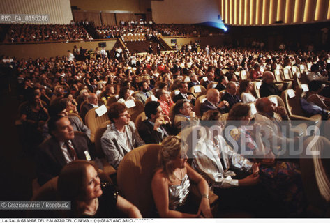 - Venezia, 1994. 51°Festival Internazionale dArte Cinematografica di Venezia.Pubblico in sala. Cinema ritratto sala pubblico.- Venice,1994. 51th Venice International Film Festival.  ©Graziano Arici/Rosebud2