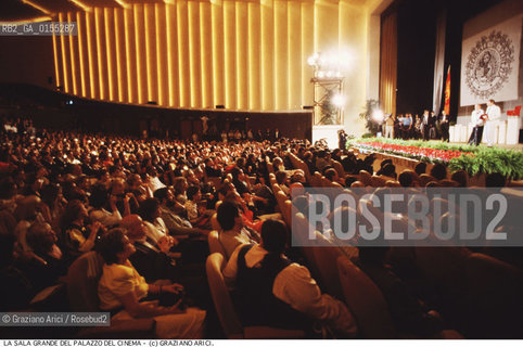 - Venezia, 1994. 51°Festival Internazionale dArte Cinematografica di Venezia.Pubblico in sala. Cinema ritratto sala pubblico.- Venice,1994. 51th Venice International Film Festival.  ©Graziano Arici/Rosebud2