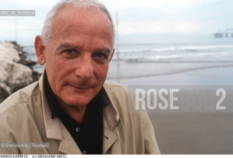 - Venezia, 1998. 55°Festival Internazionale dArte Cinematografica di Venezia.Ritratto del produttore Marin Karmitz  Cinema ritratto produttore spiaggia mare.- Venice,1998. 55th Venice International Film Festival.Portrait of the producer Marin Karmitz  ©Graziano Arici/Rosebud2