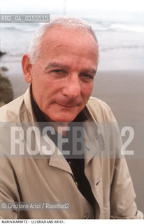 - Venezia, 1998. 55°Festival Internazionale dArte Cinematografica di Venezia.Ritratto del produttore Marin Karmitz  Cinema ritratto produttore spiaggia mare.- Venice,1998. 55th Venice International Film Festival.Portrait of the producer Marin Karmitz  ©Graziano Arici/Rosebud2