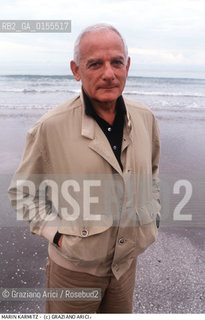 - Venezia, 1998. 55°Festival Internazionale dArte Cinematografica di Venezia.Ritratto del produttore Marin Karmitz  Cinema ritratto produttore spiaggia mare.- Venice,1998. 55th Venice International Film Festival.Portrait of the producer Marin Karmitz  ©Graziano Arici/Rosebud2