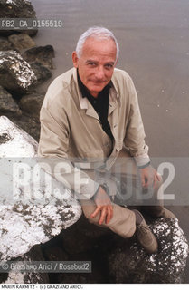 - Venezia, 1998. 55°Festival Internazionale dArte Cinematografica di Venezia.Ritratto del produttore Marin Karmitz  Cinema ritratto produttore spiaggia mare.- Venice,1998. 55th Venice International Film Festival.Portrait of the producer Marin Karmitz  ©Graziano Arici/Rosebud2