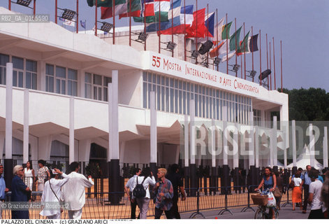 - Venezia, 1998. 55°Festival Internazionale dArte Cinematografica di Venezia.Il Palazzo del cinema  Cinema ritratto palazzo cinema.- Venice,1998. 55th Venice International Film Festival.Palace of cinema  ©Graziano Arici/Rosebud2