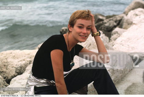- Venezia, 1998. 55°Festival Internazionale dArte Cinematografica di Venezia.Ritratto dellattrice Stefania Rocca al mare Cinema ritratto spiaggia attrice.- Venice,1998. 55th Venice International Film Festival.Portrait of the actress Stefania Rocca on the beach ©Graziano Arici/Rosebud2