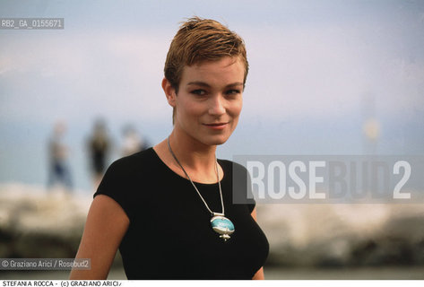 - Venezia, 1998. 55°Festival Internazionale dArte Cinematografica di Venezia.Ritratto dellattrice Stefania Rocca al mare Cinema ritratto spiaggia attrice.- Venice,1998. 55th Venice International Film Festival.Portrait of the actress Stefania Rocca on the beach ©Graziano Arici/Rosebud2