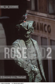 Venice,1993.Monumento di Antonio Dal Zotto del 1983 raffigurante il commediografo Carlo Goldoni in Campo San Bartolomeo. Statua architettura scultura monumento Carlo Goldoni Teatro -Venice,1993.Campo San Bartolomeo. Monument of Carlo Goldoni,playwright,by Antonio Dal Zotto ©Graziano Arici/Rosebud2