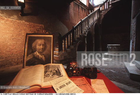 Venezia,1993.Casa Natale e Museo di Carlo Goldoni,commediografo veneziano:cortile interno e locandine ritratto e libro. Letteratura commedia teatro commediografo casa museo -Venice,1993. House and Museum of Carlo Goldoni, playwright:courtyard with a portrait and book ©Graziano Arici/Rosebud2                                                                                         La cessione dei diritti di questa immagine si intende per quanto di nostra competenza. Non comprende invece le eventuali spese  relative a diritti che potranno essere richiesti dagli Enti o persone fisiche cui appartengono eventualmente i soggetti  ripresi. Tali costi, ove necessari, e l’espletamento di qualsivoglia pratica di richiesta di concessione del permesso di pubblicazione sono esclusivamente a carico e a cura del soggetto acquirente di questa immagine.