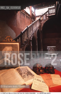 Venezia,1993.Casa Natale e Museo di Carlo Goldoni,commediografo veneziano:cortile interno e locandine ritratto e libro. Letteratura commedia teatro commediografo casa museo -Venice,1993. House and Museum of Carlo Goldoni, playwright:courtyard with a portrait and book ©Graziano Arici/Rosebud2                                                                                         La cessione dei diritti di questa immagine si intende per quanto di nostra competenza. Non comprende invece le eventuali spese  relative a diritti che potranno essere richiesti dagli Enti o persone fisiche cui appartengono eventualmente i soggetti  ripresi. Tali costi, ove necessari, e l’espletamento di qualsivoglia pratica di richiesta di concessione del permesso di pubblicazione sono esclusivamente a carico e a cura del soggetto acquirente di questa immagine.