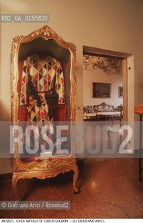 Venezia,1993.Casa Natale e Museo di Carlo Goldoni,commediografo veneziano:costume di scena da Arlecchino. Letteratura commedia teatro commediografo casa museo -Venice,1993. Museum birth place of Carlo Goldoni, playwright:stage costum - harlequin ©Graziano Arici/Rosebud2                                                                                         La cessione dei diritti di questa immagine si intende per quanto di nostra competenza. Non comprende invece le eventuali spese  relative a diritti che potranno essere richiesti dagli Enti o persone fisiche cui appartengono eventualmente i soggetti  ripresi. Tali costi, ove necessari, e l’espletamento di qualsivoglia pratica di richiesta di concessione del permesso di pubblicazione sono esclusivamente a carico e a cura del soggetto acquirente di questa immagine.