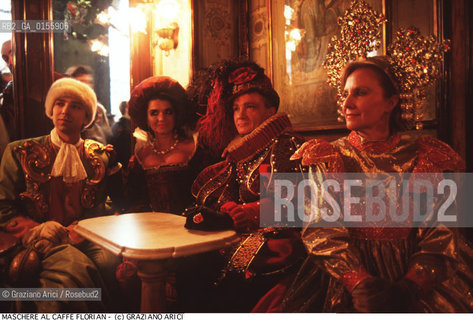 Venezia,1993.Carnevale di Venezia. Maschere al caffè Florian in Piazza San Marco. GEO carnevale maschere travestimento spettatori Florian Venice,1993. Carnival of Venice.Masks at Florian caffè in Saint Marks Square ©Graziano Arici/Rosebud2