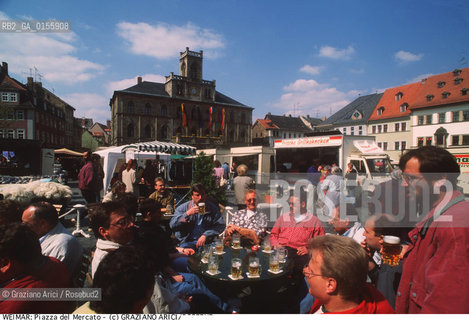 Weimar (Germania)1994.Piazza del mercato. Cultura mercato Weimar geo banchetto venditore (Germany)- Weimar,1994.Market square ©Graziano Arici/Rosebud2