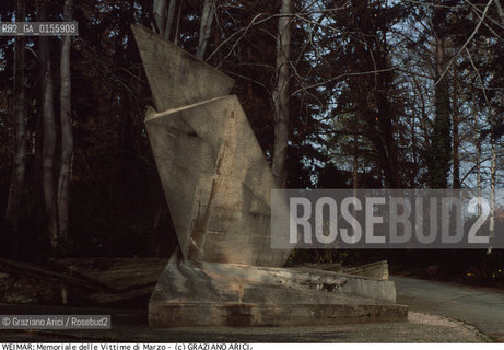 -Weimar (Germania)1994.Monumento di Walter Gropius:memoriale per le vittime di marzo. Cultura letteratura Bauhaus monument architetto architettura vittime marzo                                                                                            -Weimar (Germany)1994.Monument by Walter Gropius: memorial for the march victims: monument by Walter Gropius ©Graziano Arici/Rosebud2