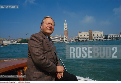 -Venezia,1986.XLII Esposizione dArte Internazionale, la Biennale di Venezia.Ritratto del critico darte e storico Giovanni Carandente.Arte critico storico ritratto San Marco barca taxi.-Venice,1986.XLII International Art Exhibition, Art Biennale of Venice.Portrait of the art critic and historian Giovanni Carandente  ©Graziano Arici/Rosebud2    .
