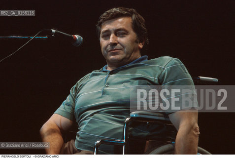 Venezia,1988.Ritratto del cantautore Pierangelo Bertoli.Musica cantante ritratto cantautore concerto -Venice,1988. Portrait of the singer and songwriter Pierangelo Bertoli ©Graziano Arici/Rosebud2