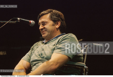 Venezia,1988.Ritratto del cantautore Pierangelo Bertoli.Musica cantante ritratto cantautore concerto -Venice,1988. Portrait of the singer and songwriter Pierangelo Bertoli ©Graziano Arici/Rosebud2